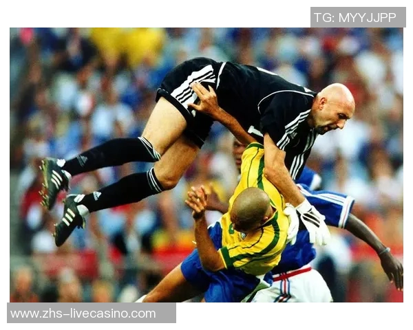 足球场上的英雄时刻十大经典扑救回顾